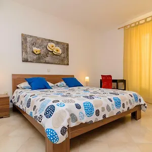 ornella.hotelinzadar.com/